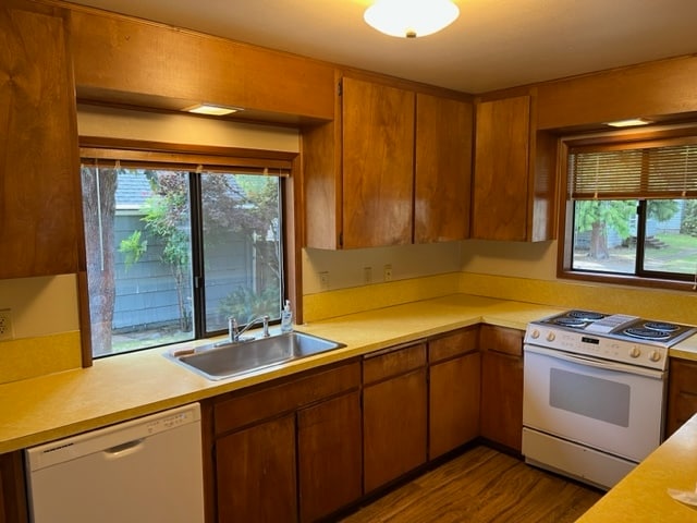 Kitchen - 03 - 442 NW 30th St