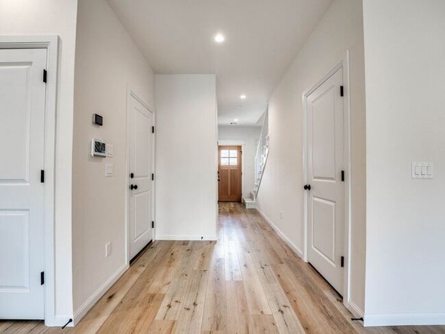 Building Photo - Luxury, Zero Maintenance Living Townhome