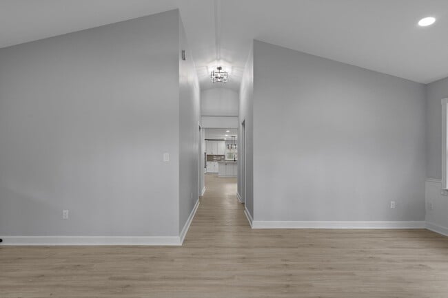 Building Photo - 2730 Cultra Rd