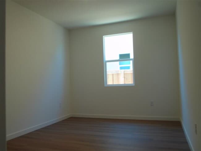 Building Photo - 1348 Kensington Dr