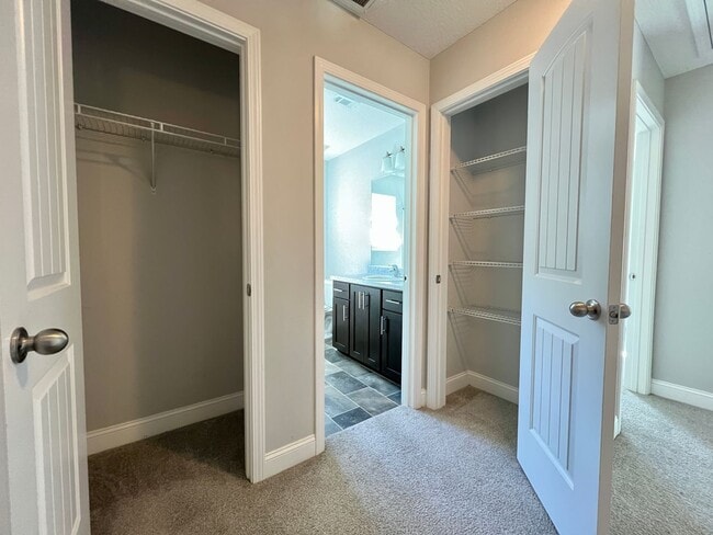 Building Photo - AVAILABLE EARLY APRIL 2026! (Pet Friendly)