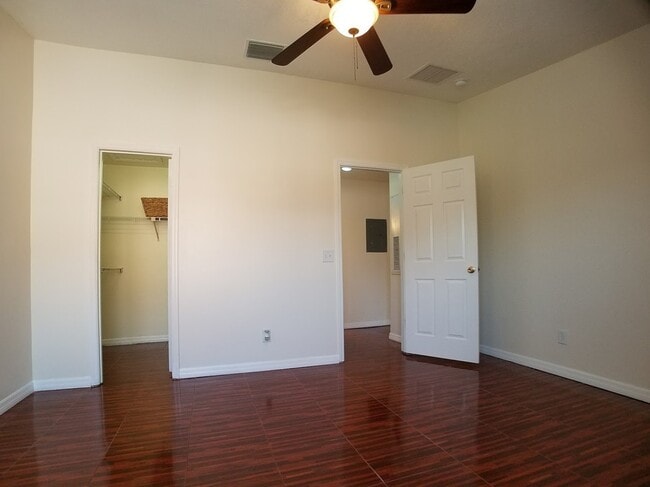 Building Photo - Beautiful Remodeled 1/1 Condo x Rent @ Winter Park in front of Full Sail.