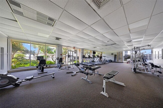 Building Photo - 300 Bayview Dr