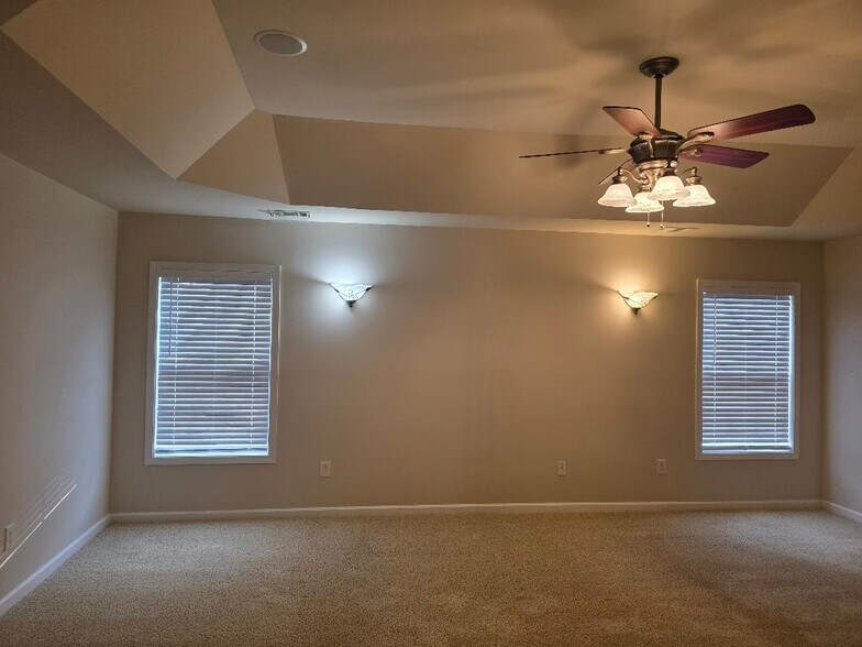 Building Photo - 2143 Somerset Pl SE