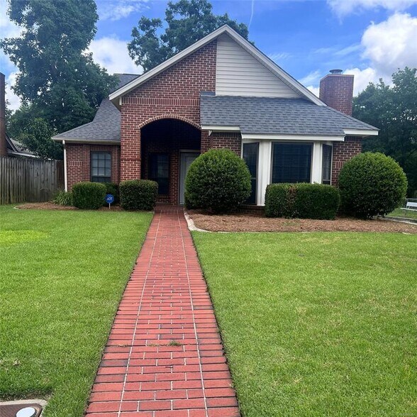 Primary Photo - 3957 Elm Ave