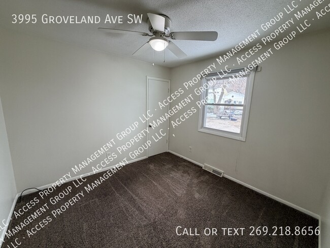 Building Photo - 3995 Groveland Ave SW