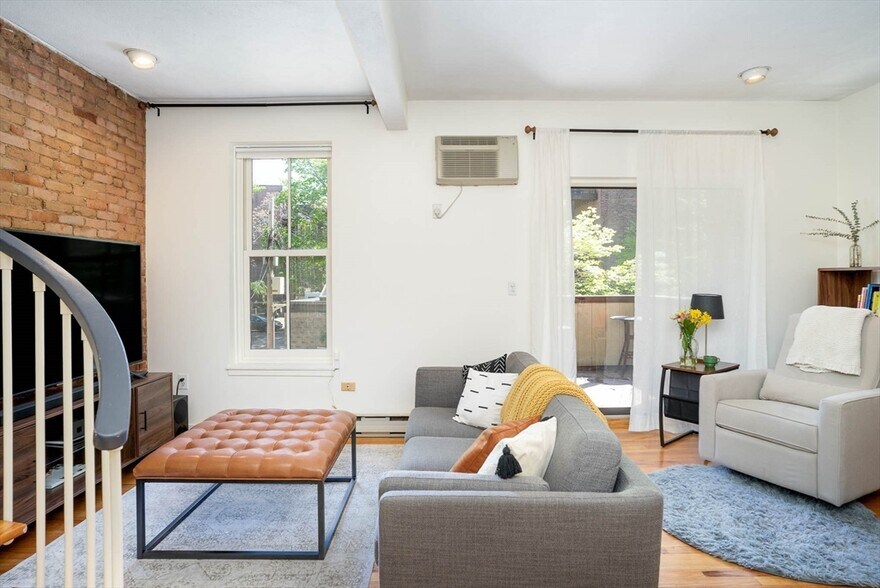 Building Photo - 209 W Newton St