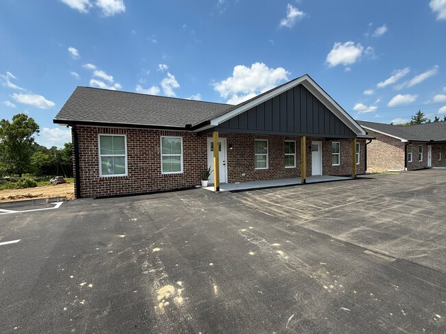 Building Photo - 570 Pippin Rd