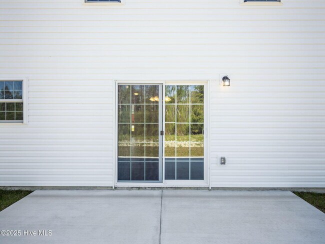 Building Photo - 358 N Ardsley Ln