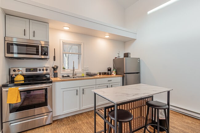 Building Photo - 308 10th St N