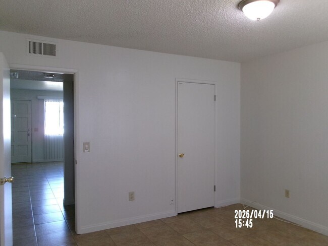 Building Photo - 337 W China Grade Loop