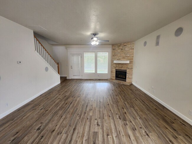 Building Photo - Remodeled 4 bedroom home