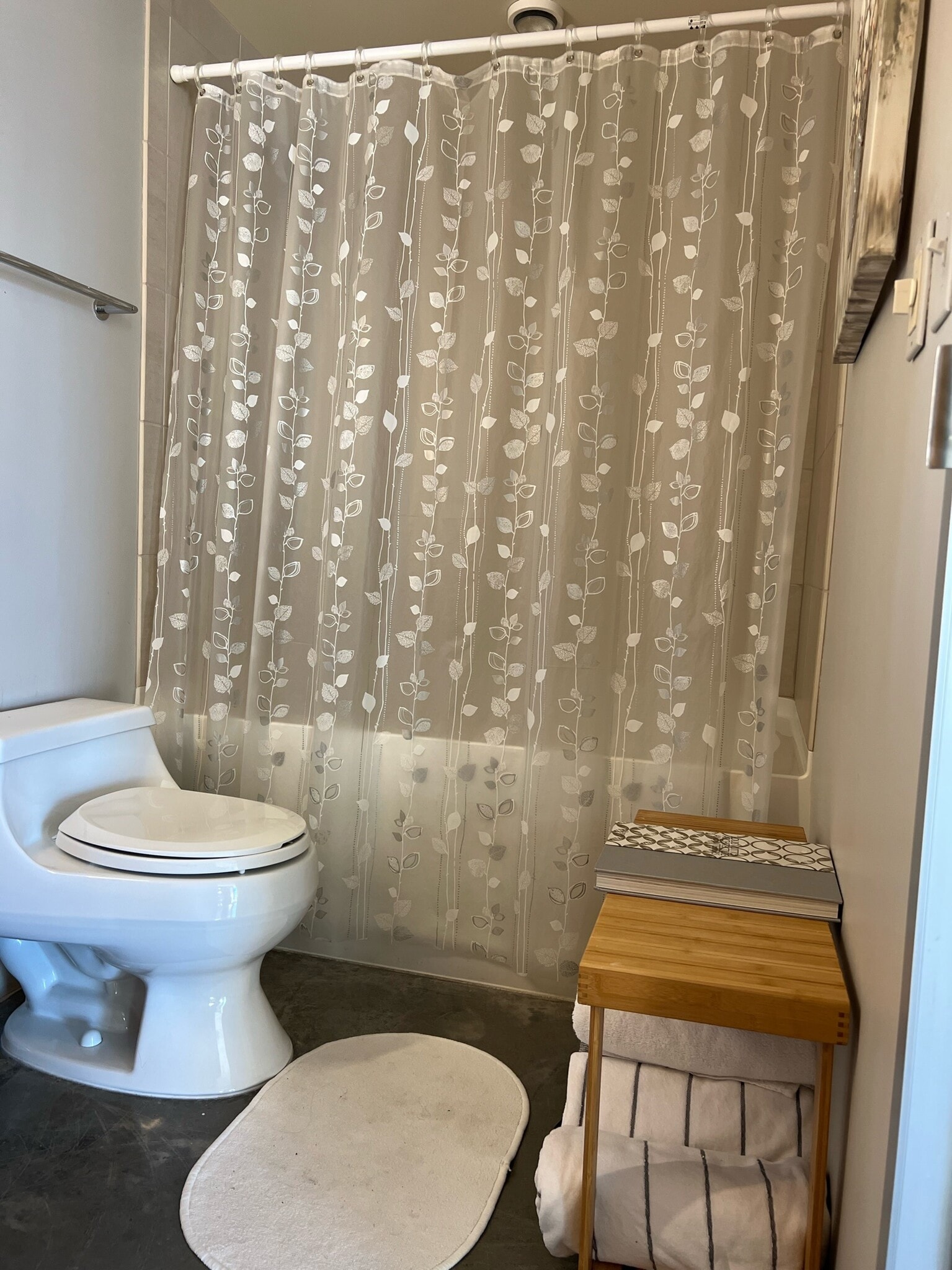 Building Photo - 221 E College St