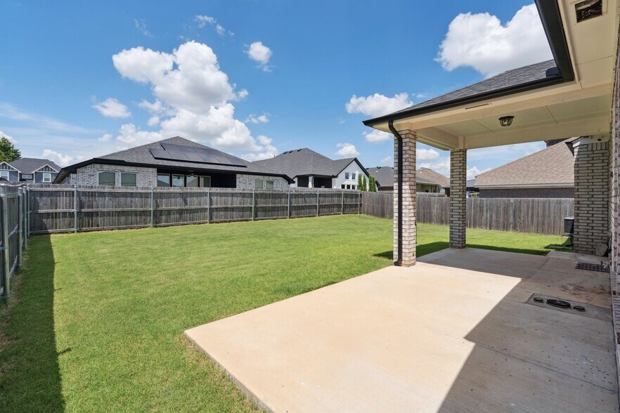 Building Photo - 15908 Buffalo Dr