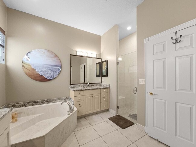 Building Photo - 5058 Glenville Dr