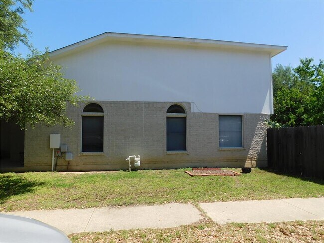 Building Photo - 3216 Port Anne Way