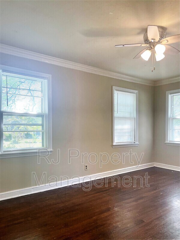 Building Photo - 732 S Greer St