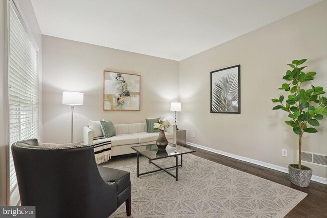 Building Photo - 51 Knickerbocker Ln