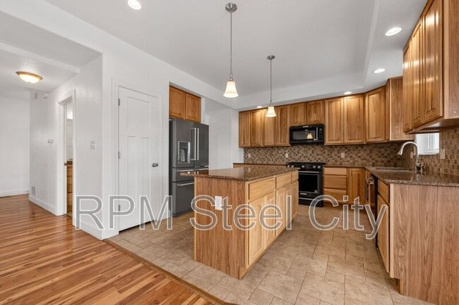 Building Photo - 868 E Sandusky Dr