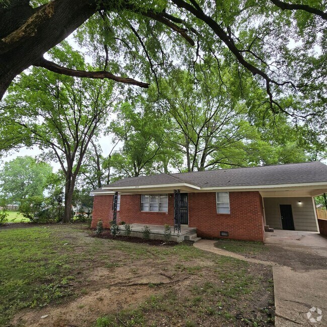 Building Photo - 3226 Dogwood Ln