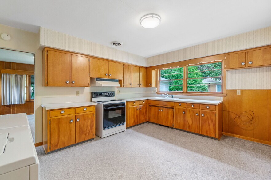 Building Photo - 1238 S Hill Dr
