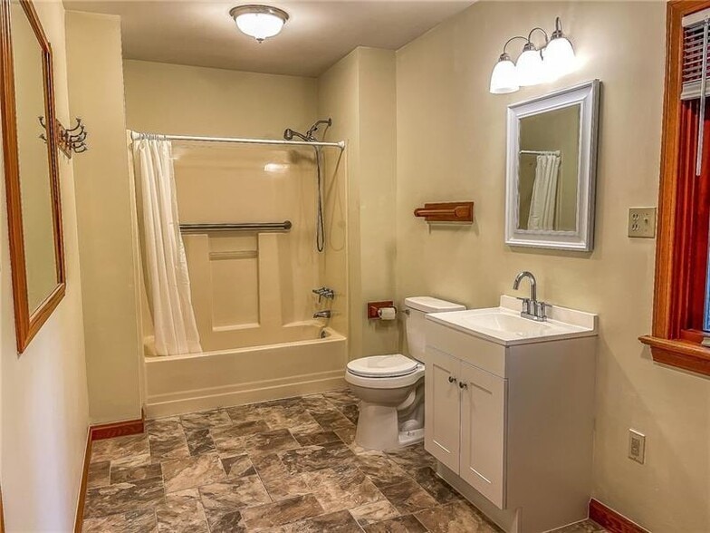 Building Photo - 3166 Babcock Blvd