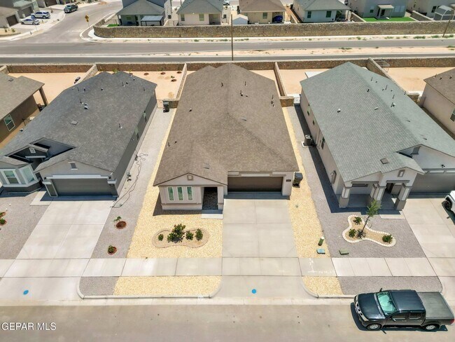 Building Photo - 1644 Folkstone St