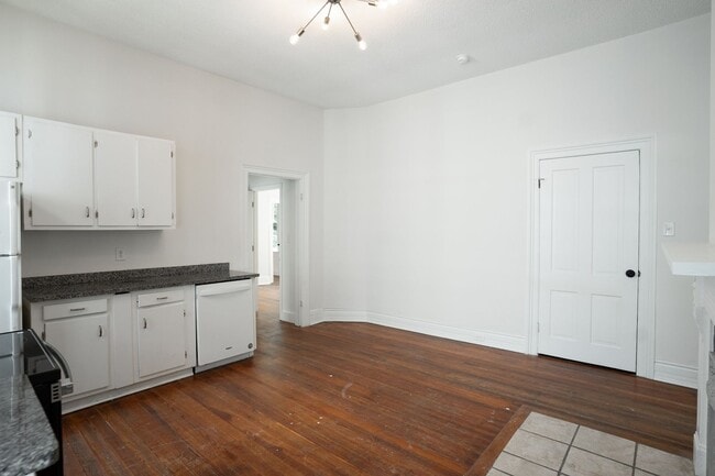 Building Photo - 410 3rd St
