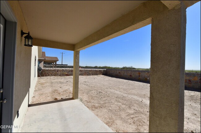 Building Photo - 13744 Flora Vista Ave