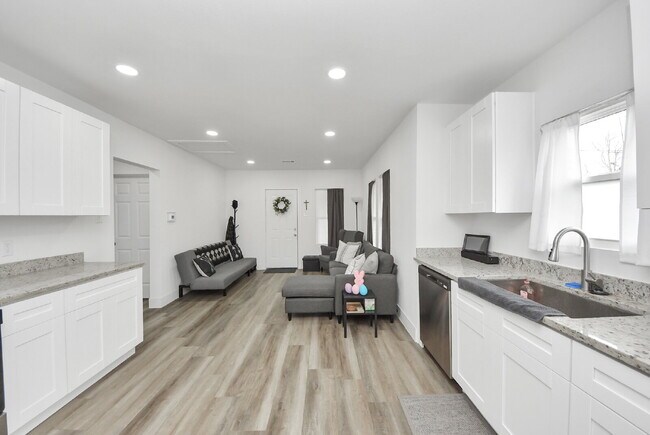 Building Photo - Historic Houston Charm with Modern Comfort Built In
