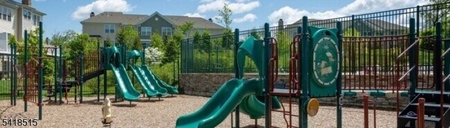 Building Photo - 64 Goldfinch Ct