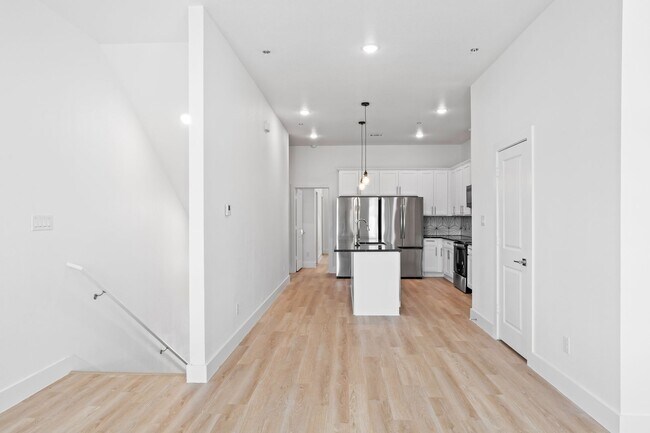 Building Photo - 2400 Benbrook Dr