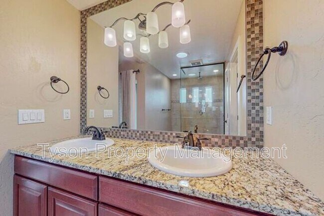 Building Photo - 1667 Domino Dr SE