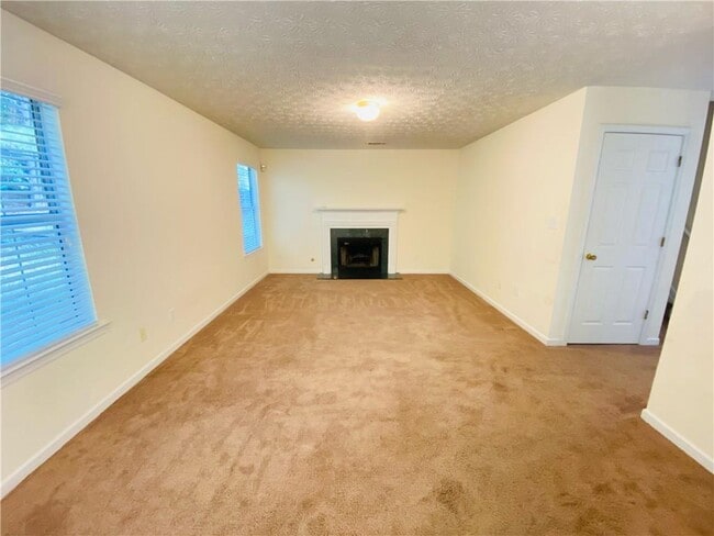 Building Photo - 5528 Silver Springs Dr