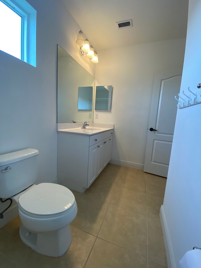 Building Photo - 10909 Shade Tree Cv