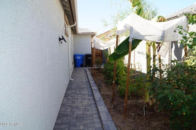 Building Photo - 717 W Anderson Dr