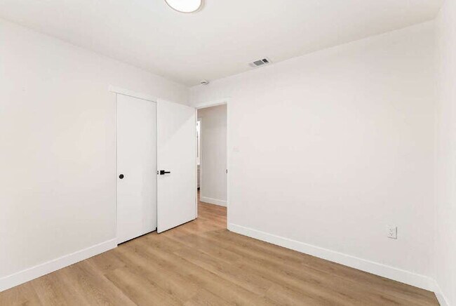 Building Photo - 327 22nd St