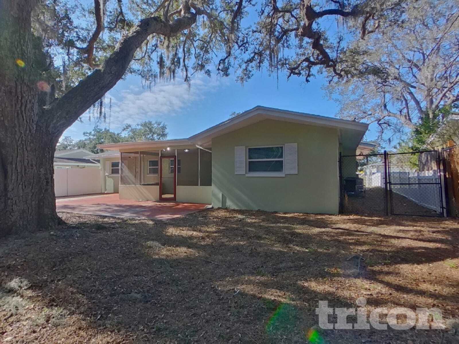 Building Photo - 1745 Woodridge Dr