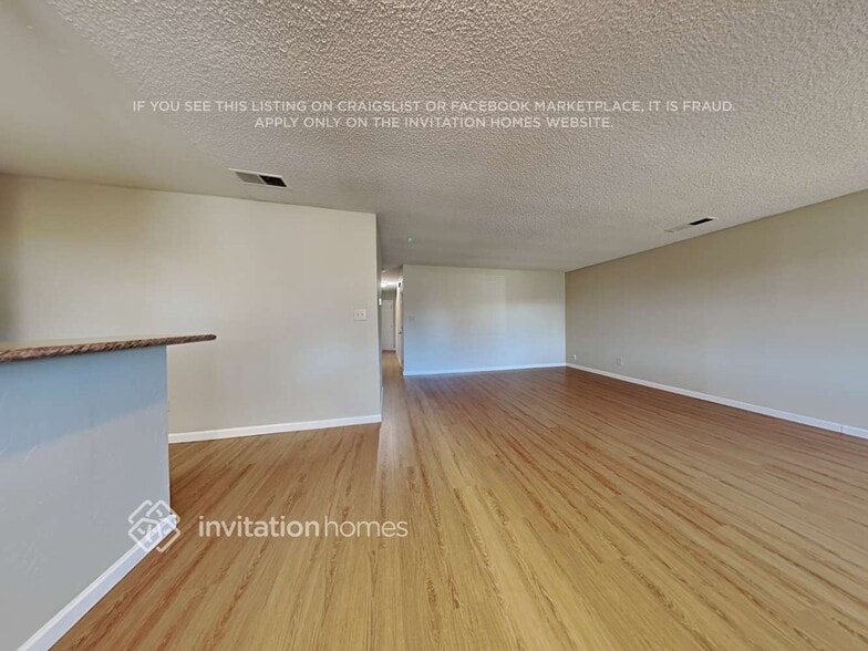 Building Photo - 1658 Ashwood Dr