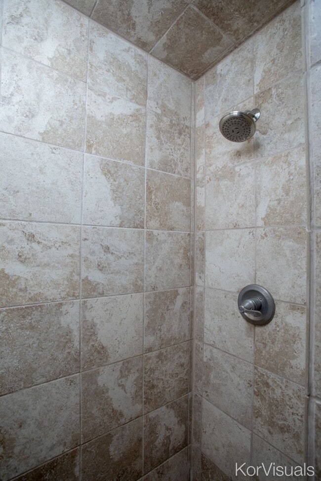 Building Photo - 761 Selina Ln