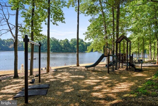 Building Photo - 4400 Loganberry Ln