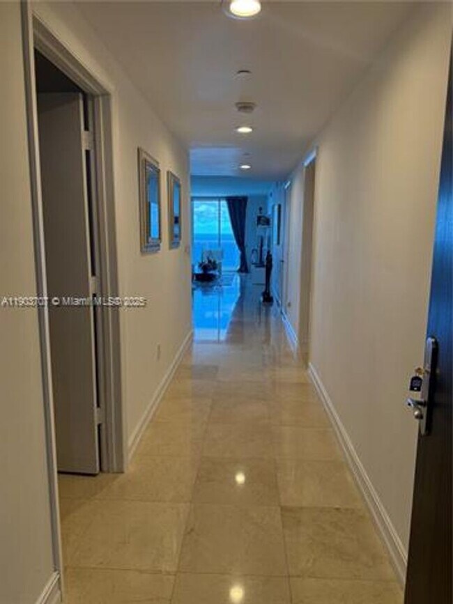 Building Photo - 1850 S Ocean Dr