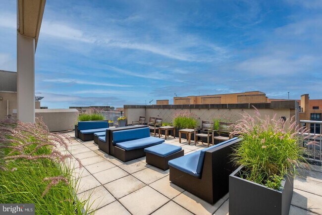 Building Photo - 811 4th St NW