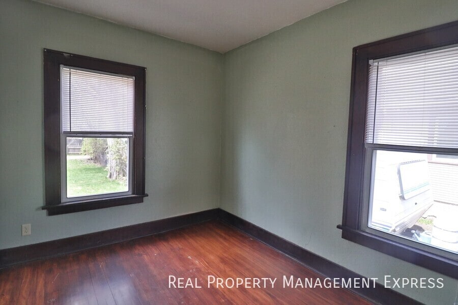 Building Photo - Beautiful 3 bedroom 2 bathroom home near d...