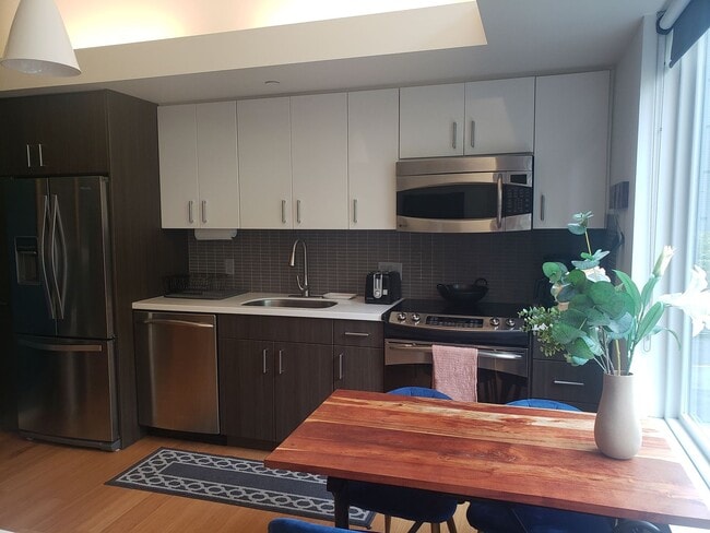 Building Photo - Furnished Condo in Overlook Neighborhood!