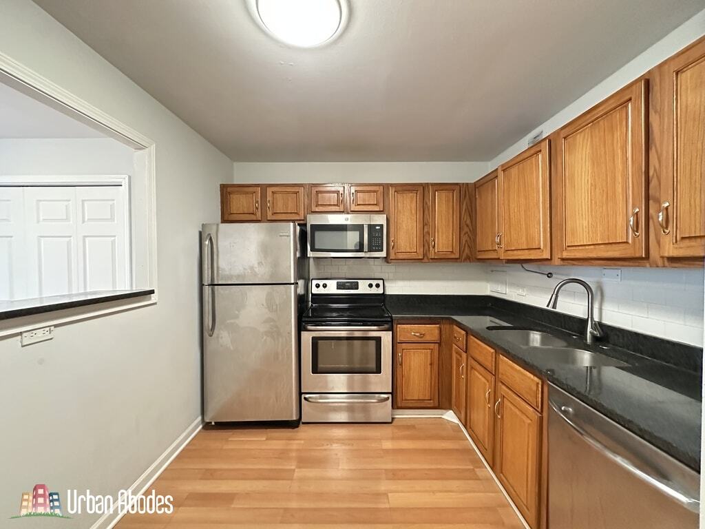 Building Photo - 1335 N Dearborn St