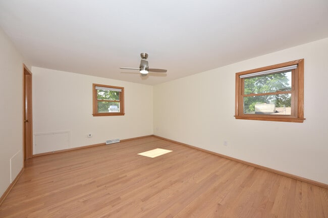 Building Photo - 8601 N Manor Ln