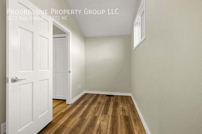 Building Photo - 1172 Hill Cir