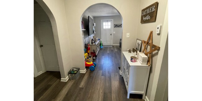 Building Photo - 1907