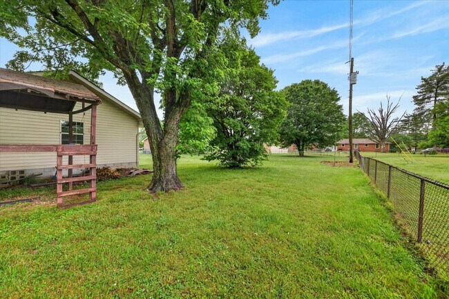 Building Photo - 2 Bedroom Dog Friendly Home For Rent With Large Bonus Room!